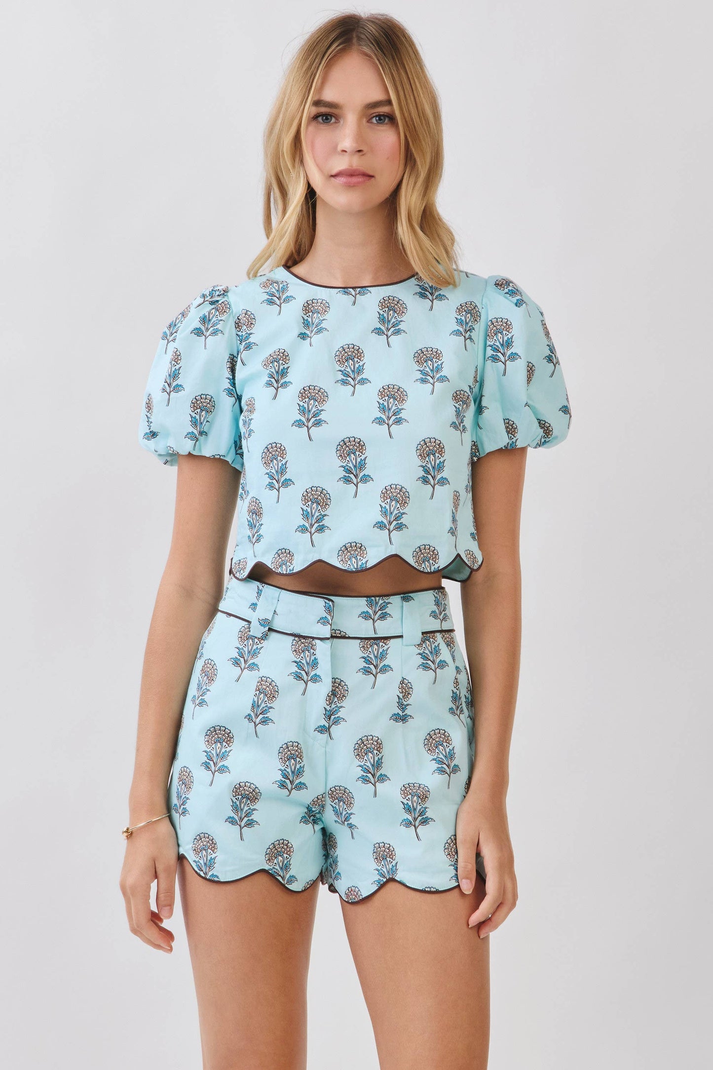 CT10047-Scalloped Detail Floral Print Crop Top: Blue / S