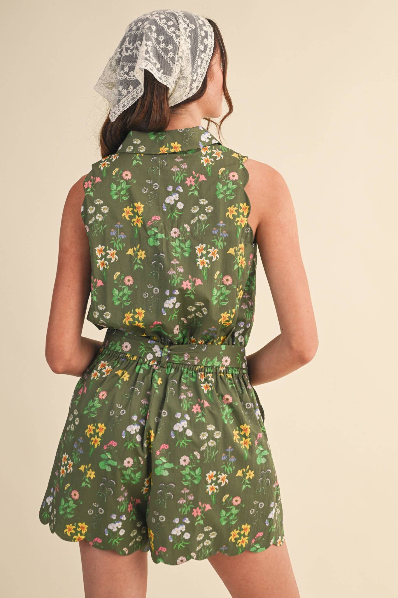 FLORAL PRINT SCALLOPED EDGE BUTTON DOWN ROMPER MP4898: OLIVE FLORAL / L