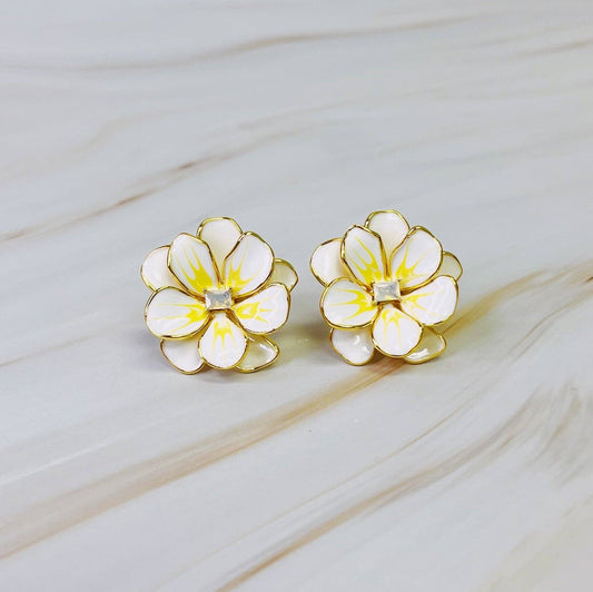 Scarlett Art Of Flower Earrings: White