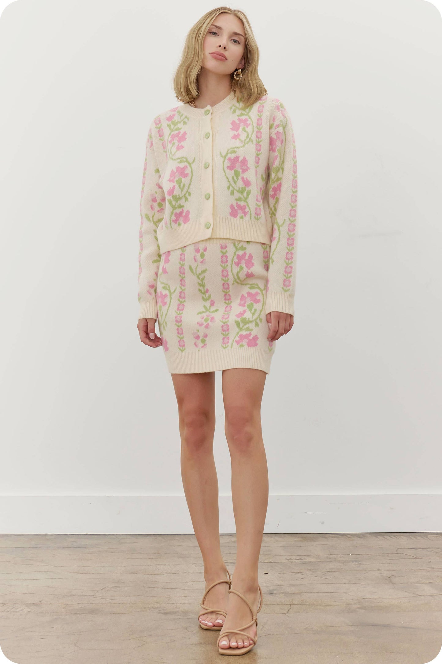 Floral Intarsia Sweater Cardigan: Cream / L