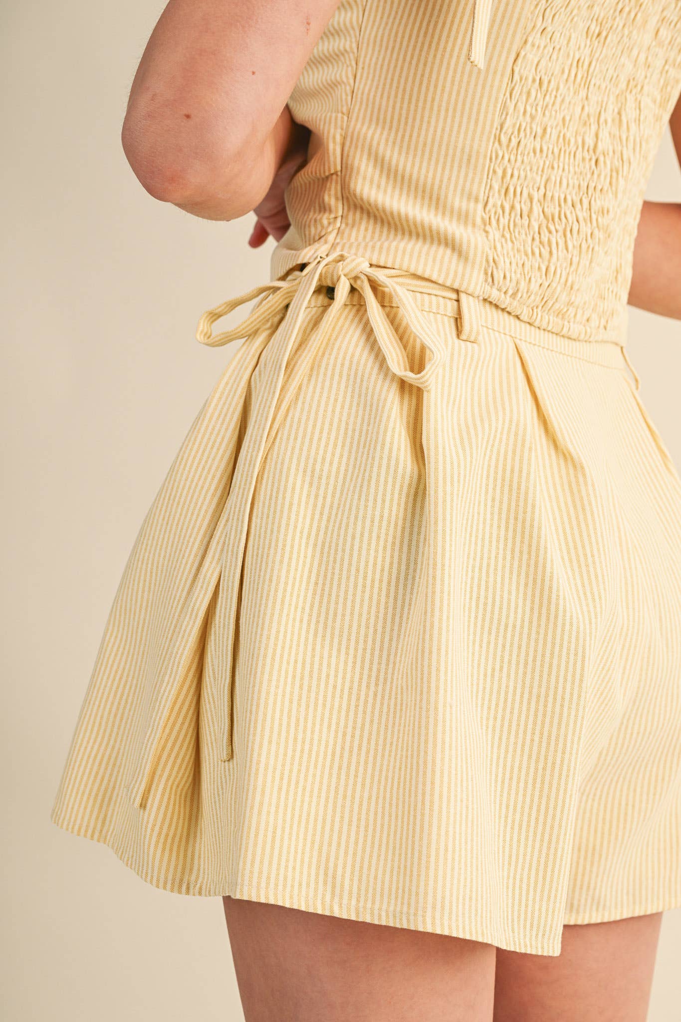 STRIPED TIE SHOULDER CROP TOP AND SHORTS SET MPST4791: BLUE STRIPE / L
