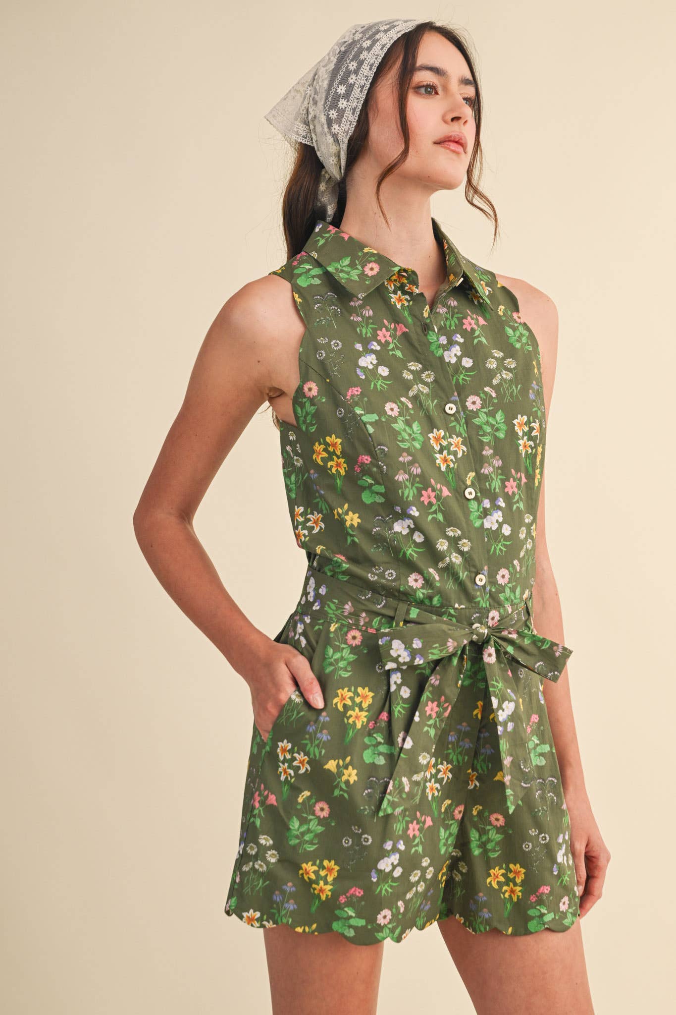 FLORAL PRINT SCALLOPED EDGE BUTTON DOWN ROMPER MP4898: OLIVE FLORAL / L