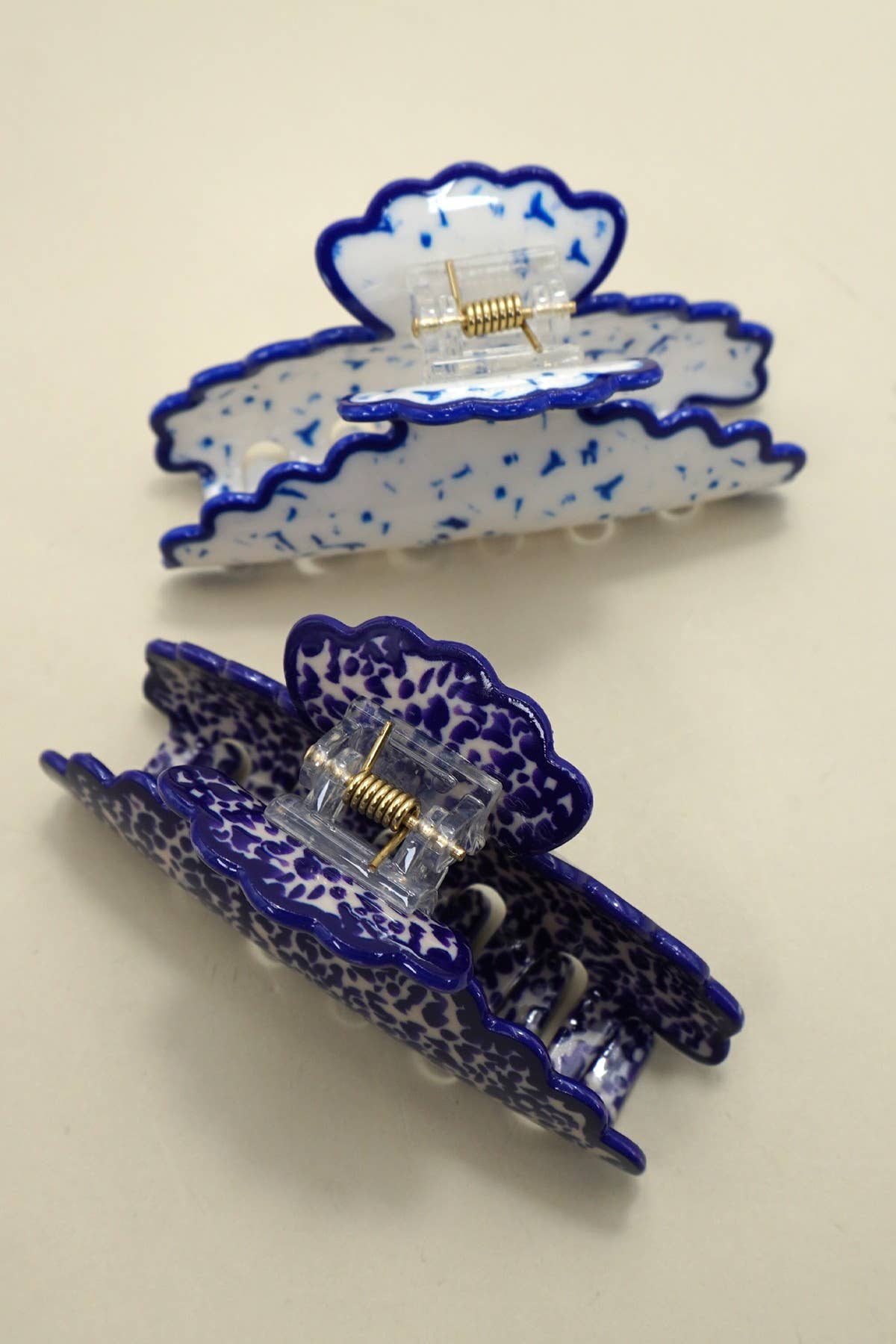 VINTAGE PORCELAIN STYLE HALF MOON HAIR CLAW CLIPS | 40H964: Blue