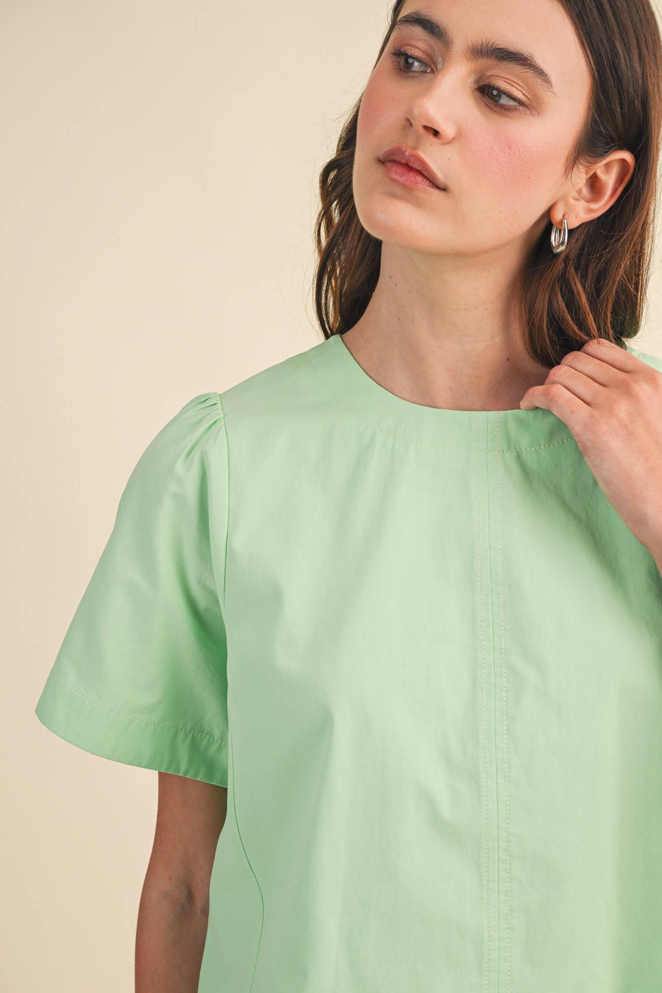 SEAM DETAIL SHORT SLEEVE BOXY TOP MTP4795: APPLE GREEN / M