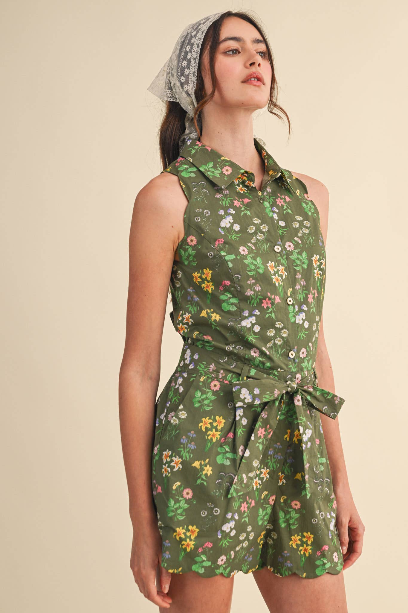 FLORAL PRINT SCALLOPED EDGE BUTTON DOWN ROMPER MP4898: OLIVE FLORAL / L