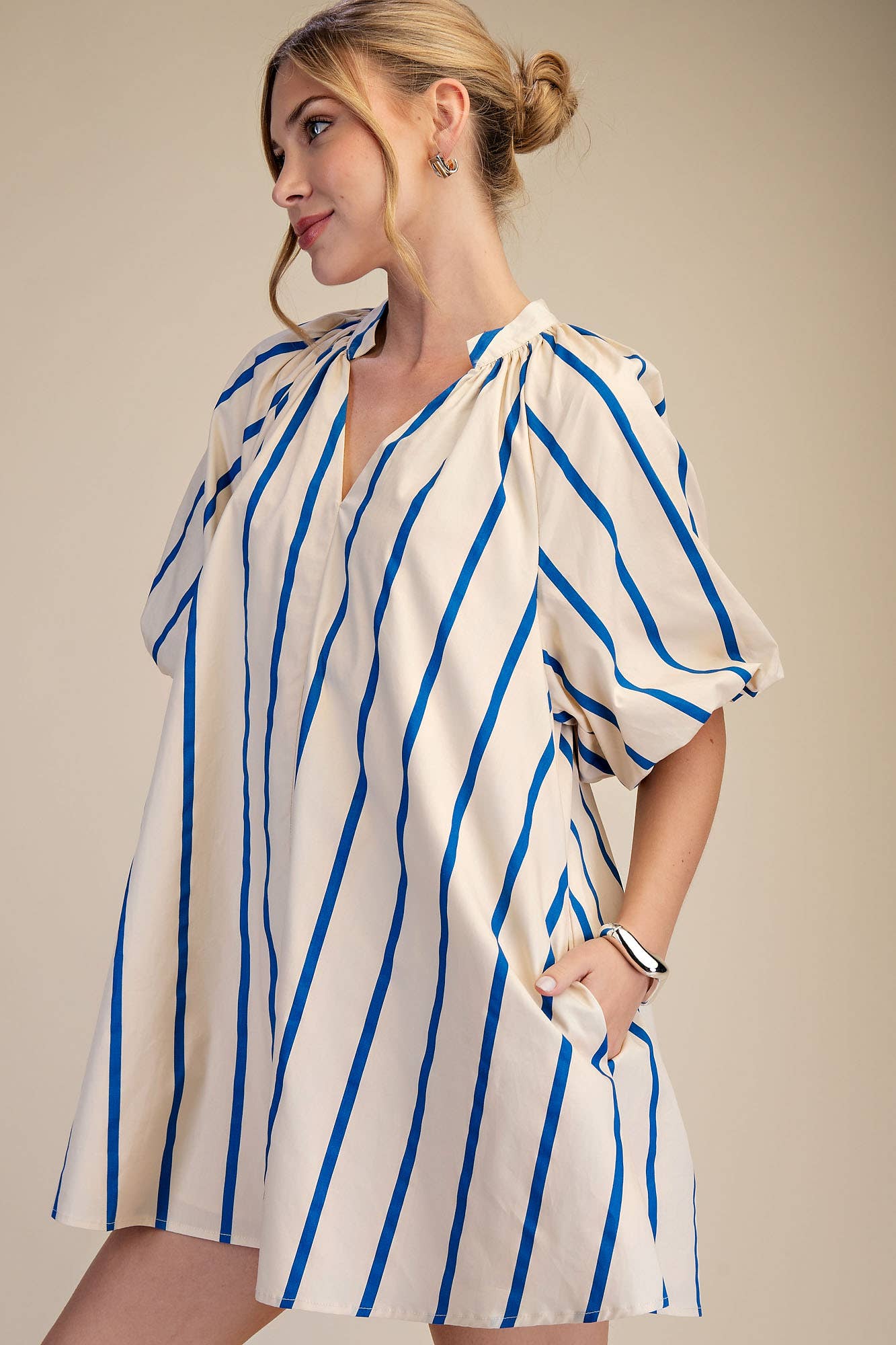 Puff-Sleeve Stripe Mini Shift Dress: Kelly Green / L