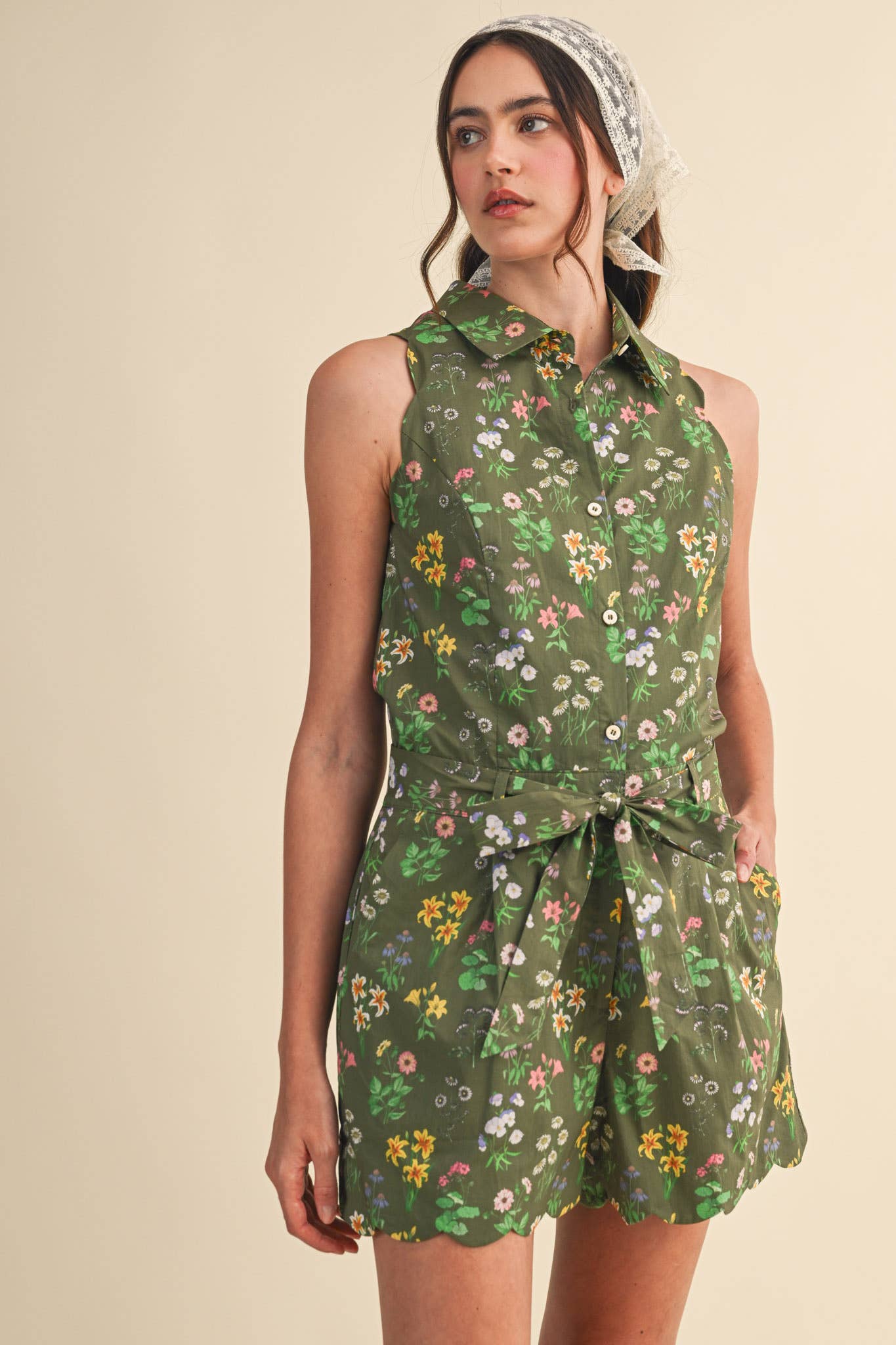 FLORAL PRINT SCALLOPED EDGE BUTTON DOWN ROMPER MP4898: OLIVE FLORAL / L