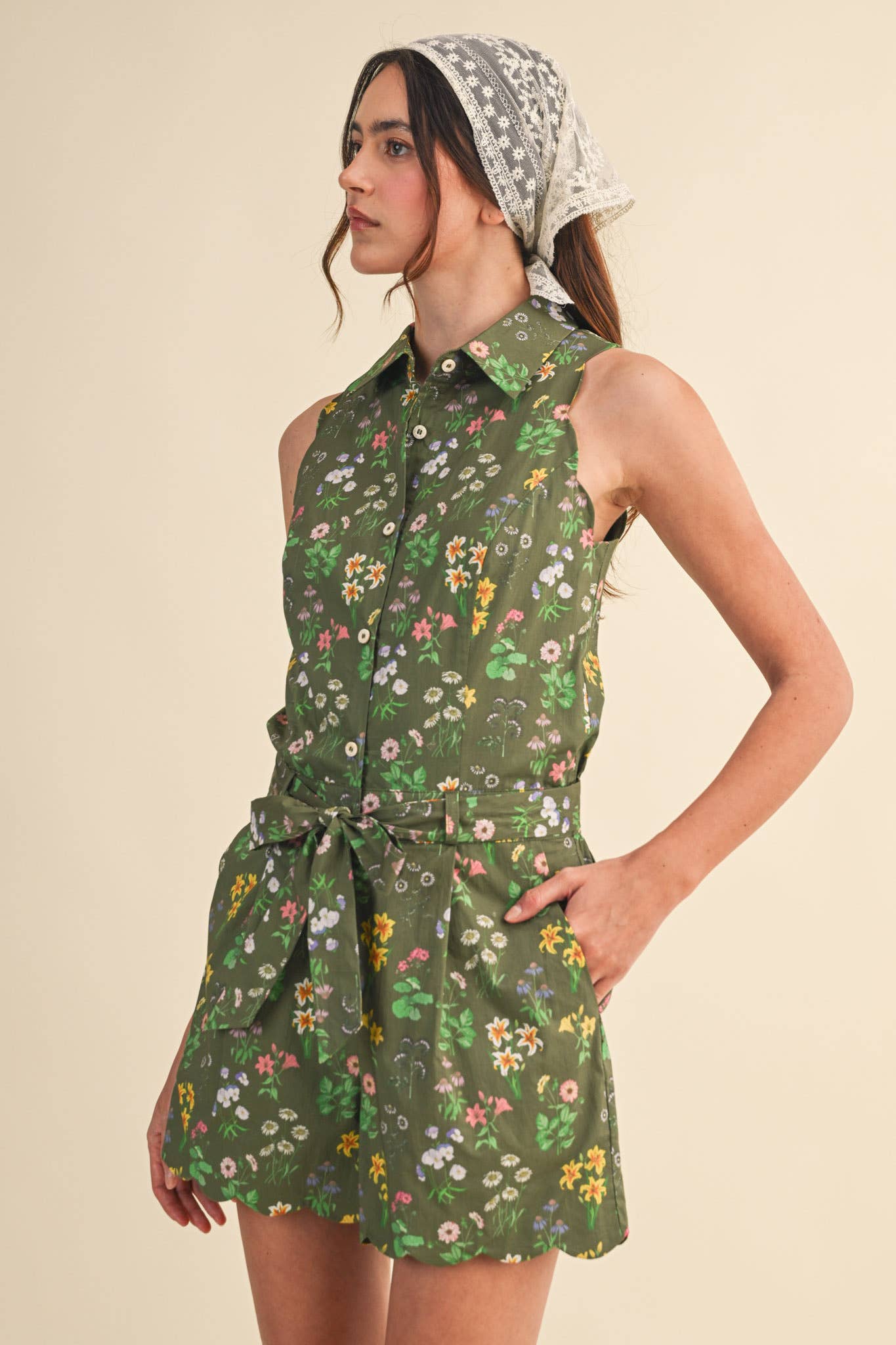 FLORAL PRINT SCALLOPED EDGE BUTTON DOWN ROMPER MP4898: OLIVE FLORAL / L