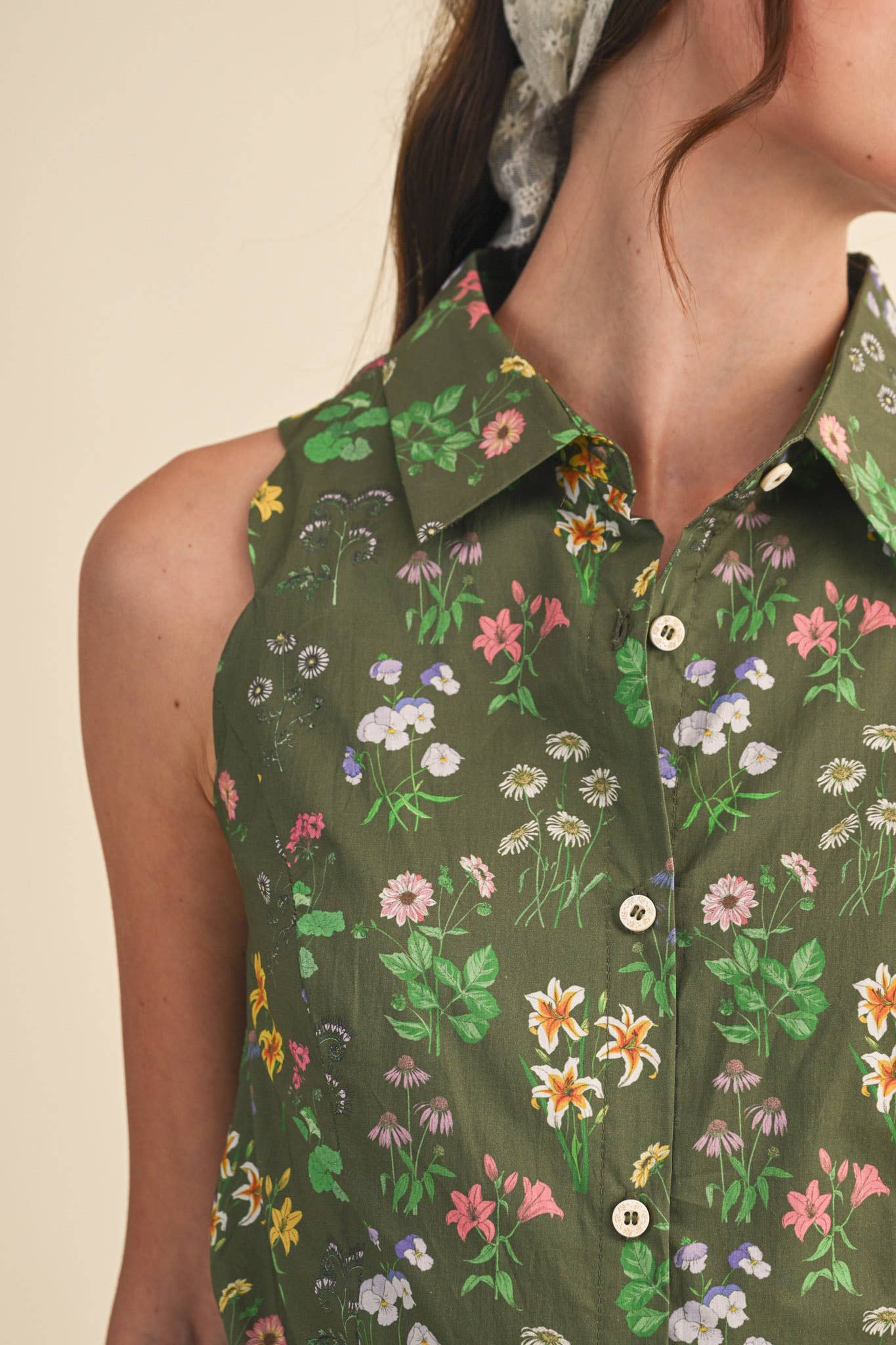 FLORAL PRINT SCALLOPED EDGE BUTTON DOWN ROMPER MP4898: OLIVE FLORAL / L