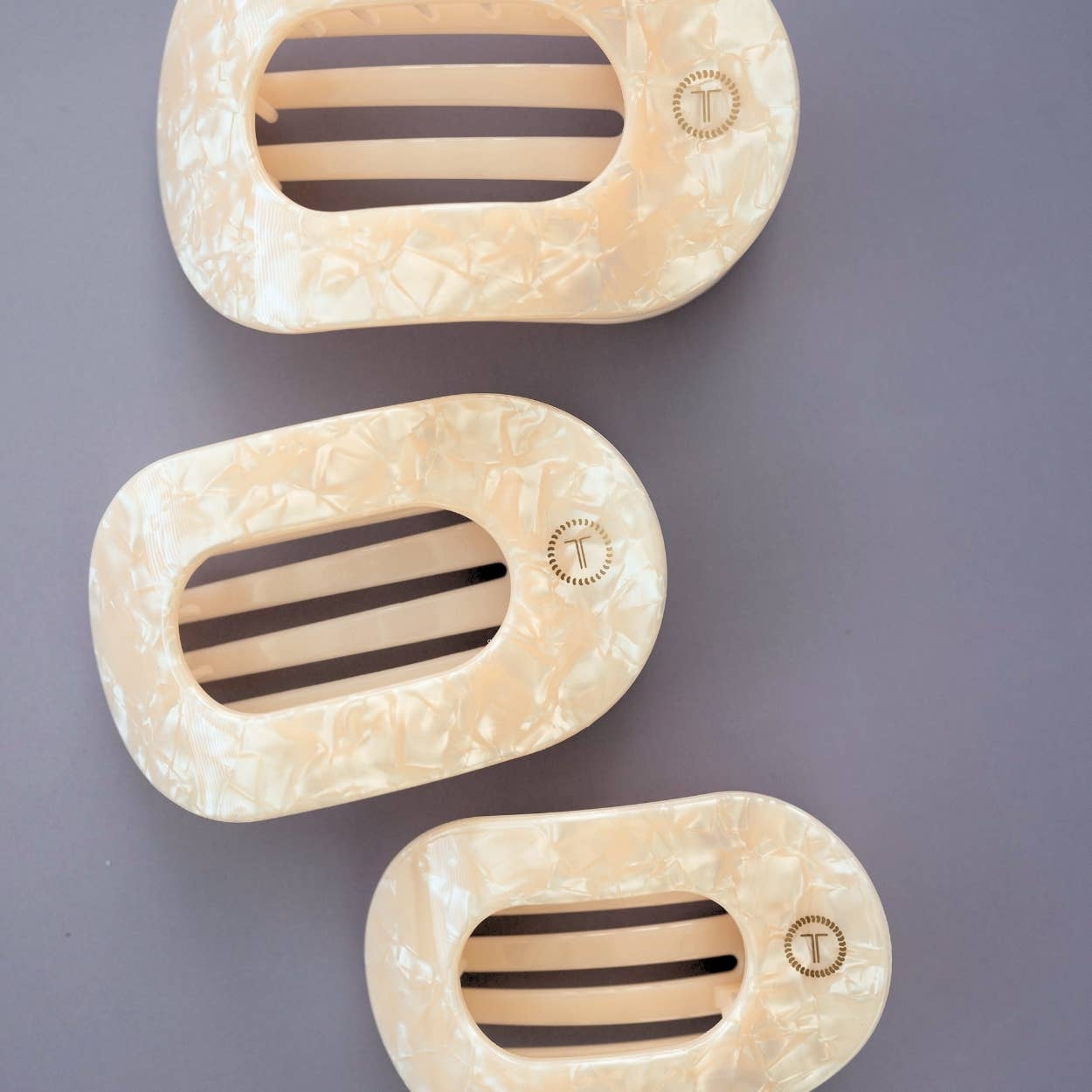 Flat Round Hair Clip | Medium | Soft Surf