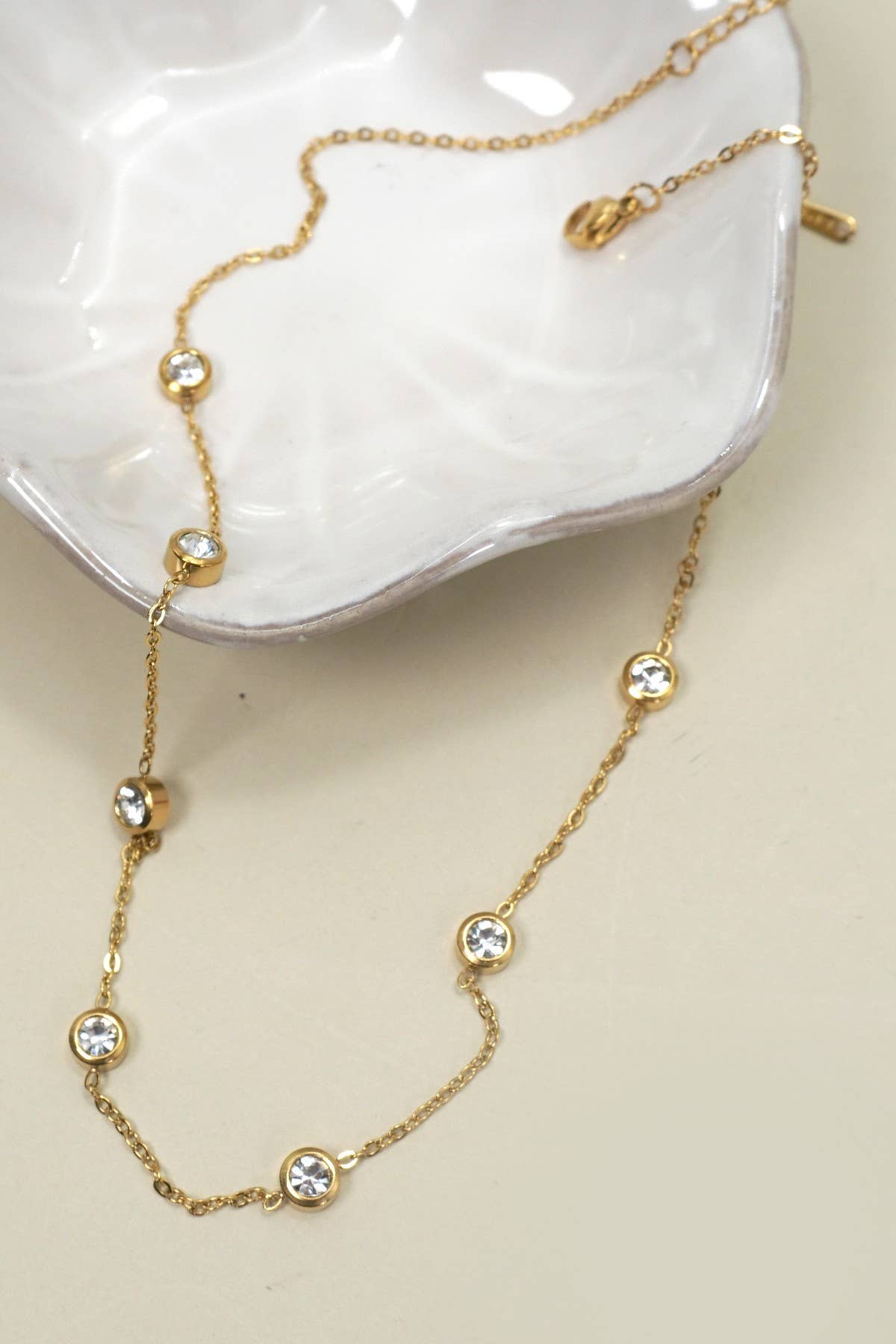 18K STAINLESS STEEL TARNISH FREE RHINESTONE NECK | 40NK9543: GOLD