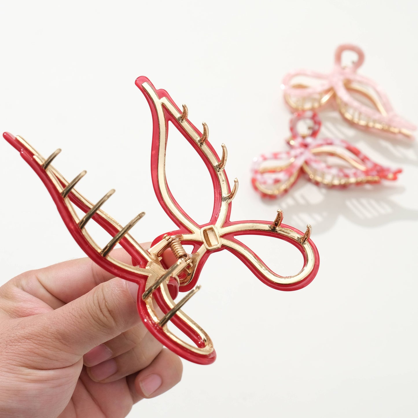 Sabrina Valentine | Large Ribbon Metal Bow Claw Clip : Assorted