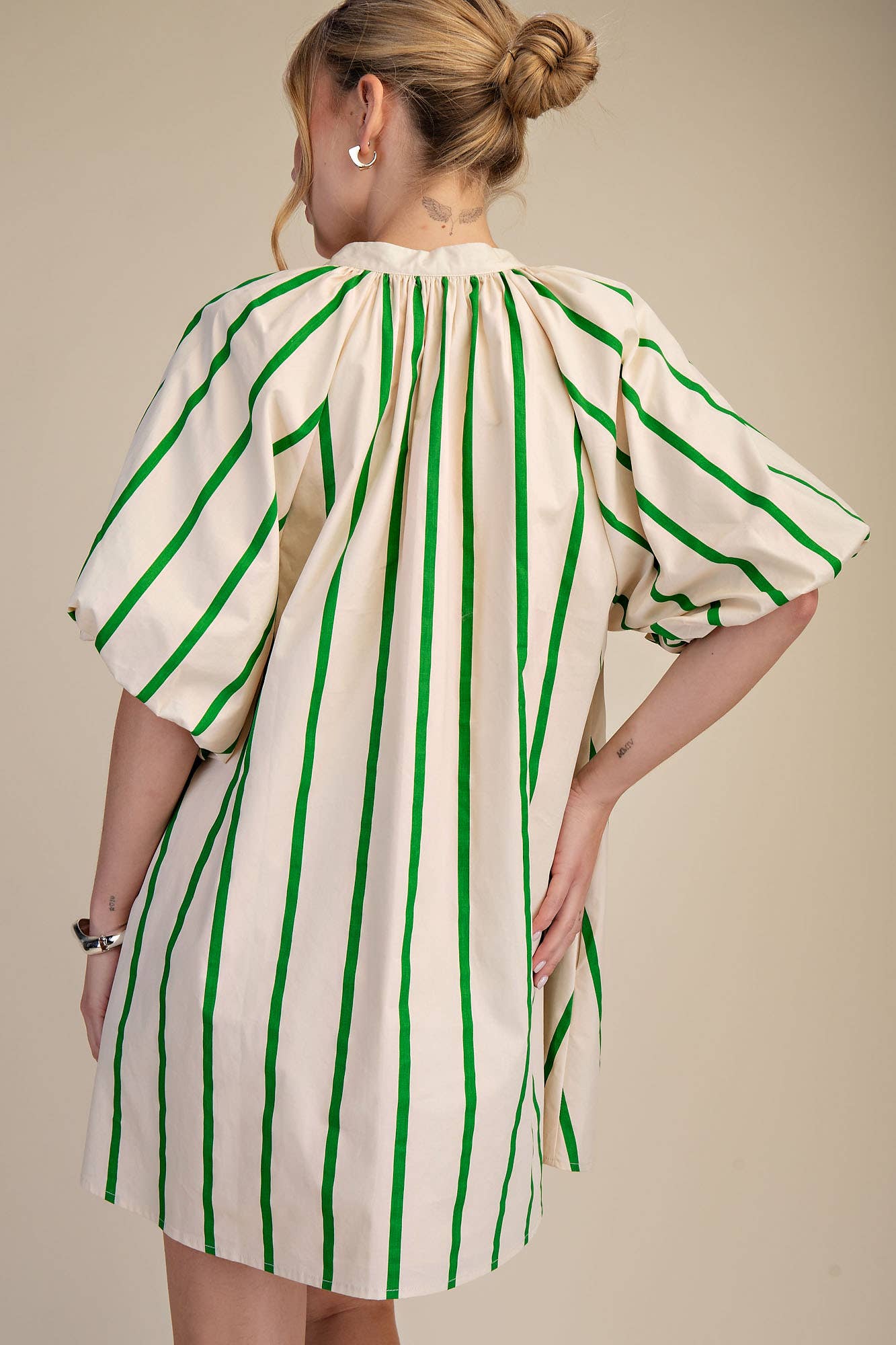 Puff-Sleeve Stripe Mini Shift Dress: Kelly Green / M