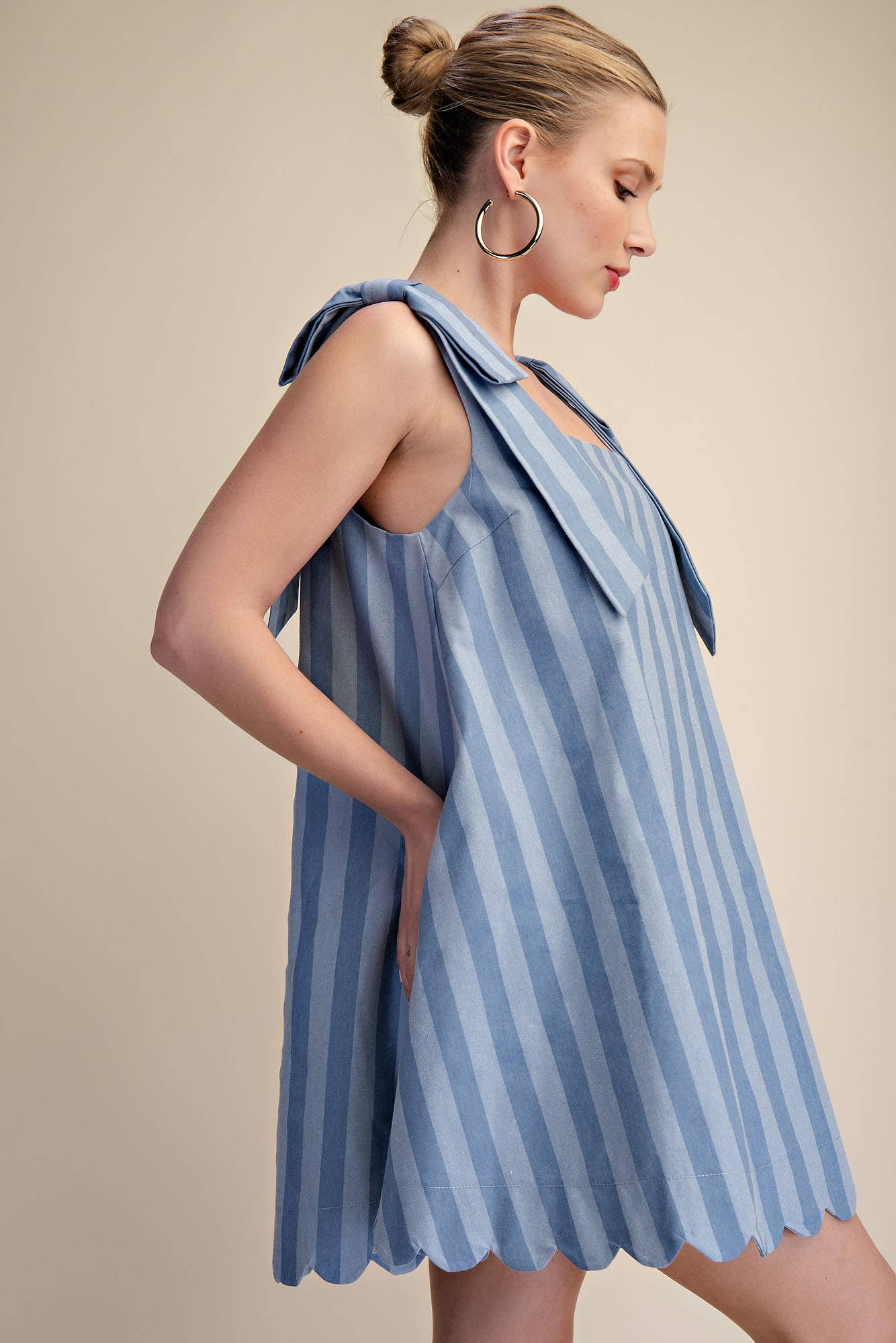 Scoop Neck Bow Shoulder Scallop Mini Dress: Taupe / L