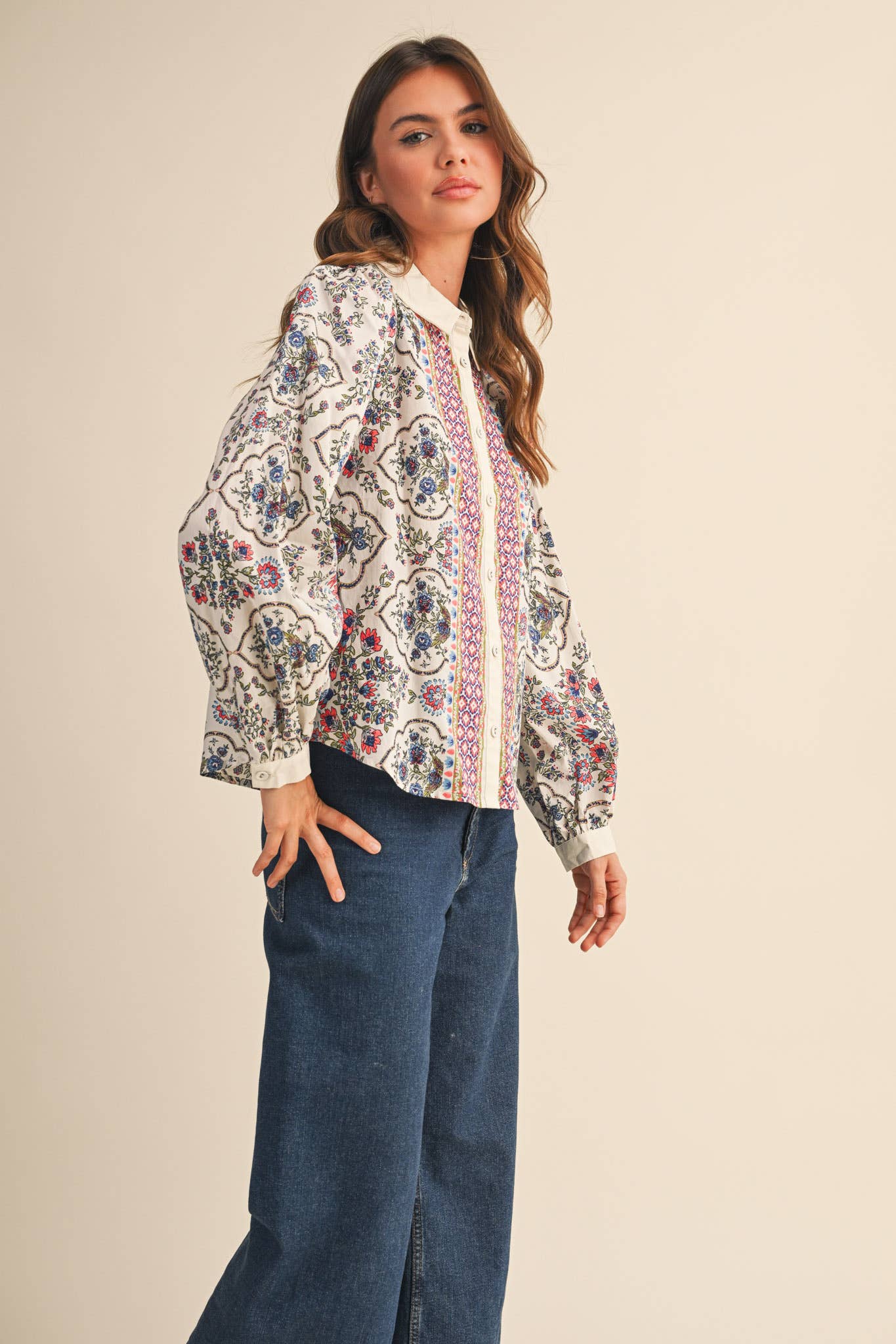 EXCLUSIVE FLORAL BORDER PRINT BUTTON UP TOP MTP4126: Ivory Multi / L