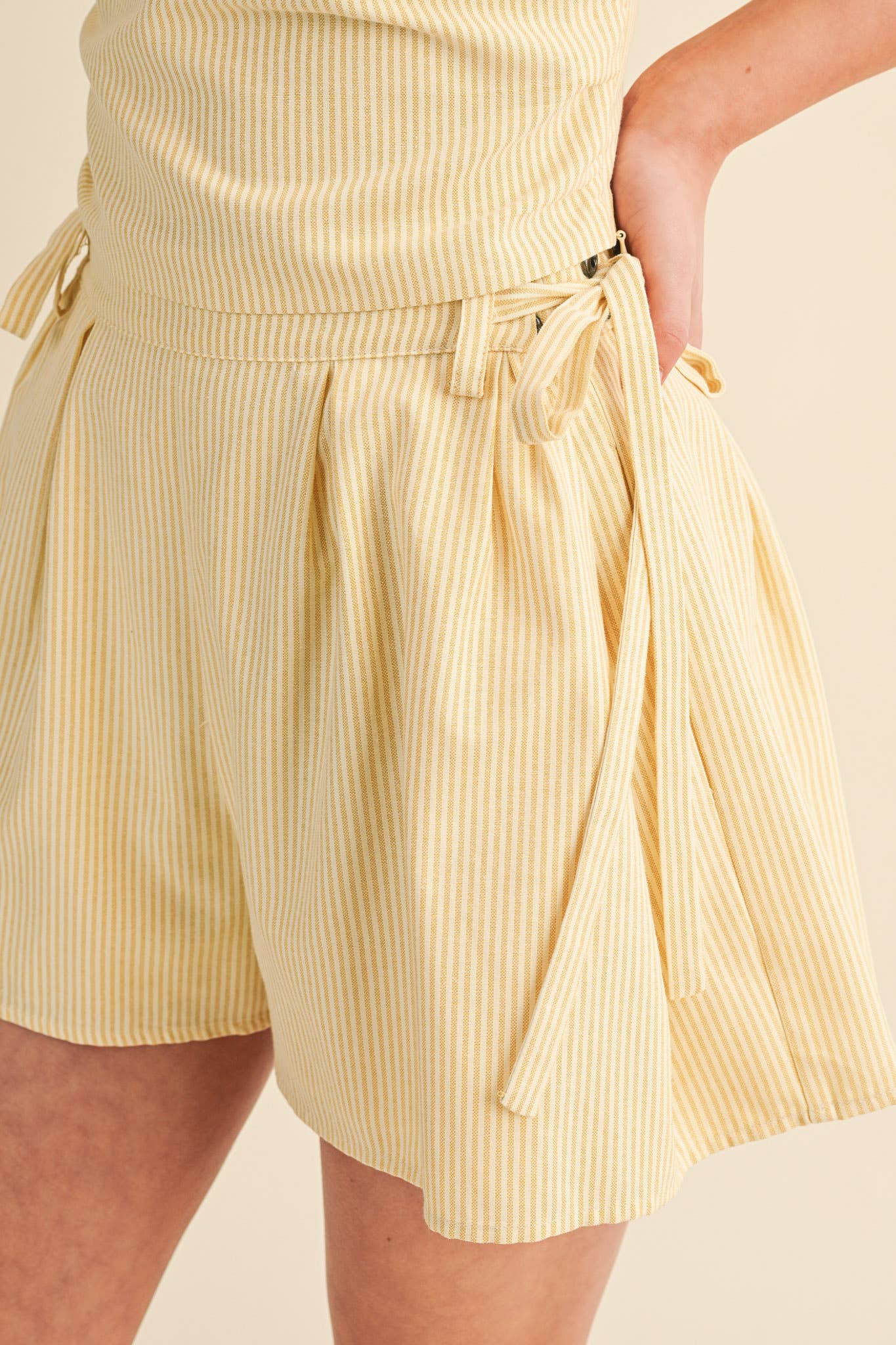 STRIPED TIE SHOULDER CROP TOP AND SHORTS SET MPST4791: BLUE STRIPE / S