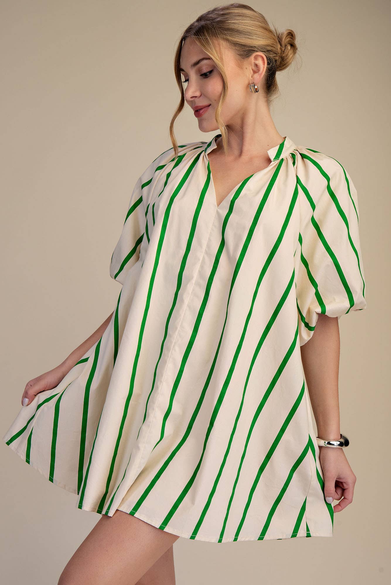 Puff-Sleeve Stripe Mini Shift Dress: Kelly Green / M