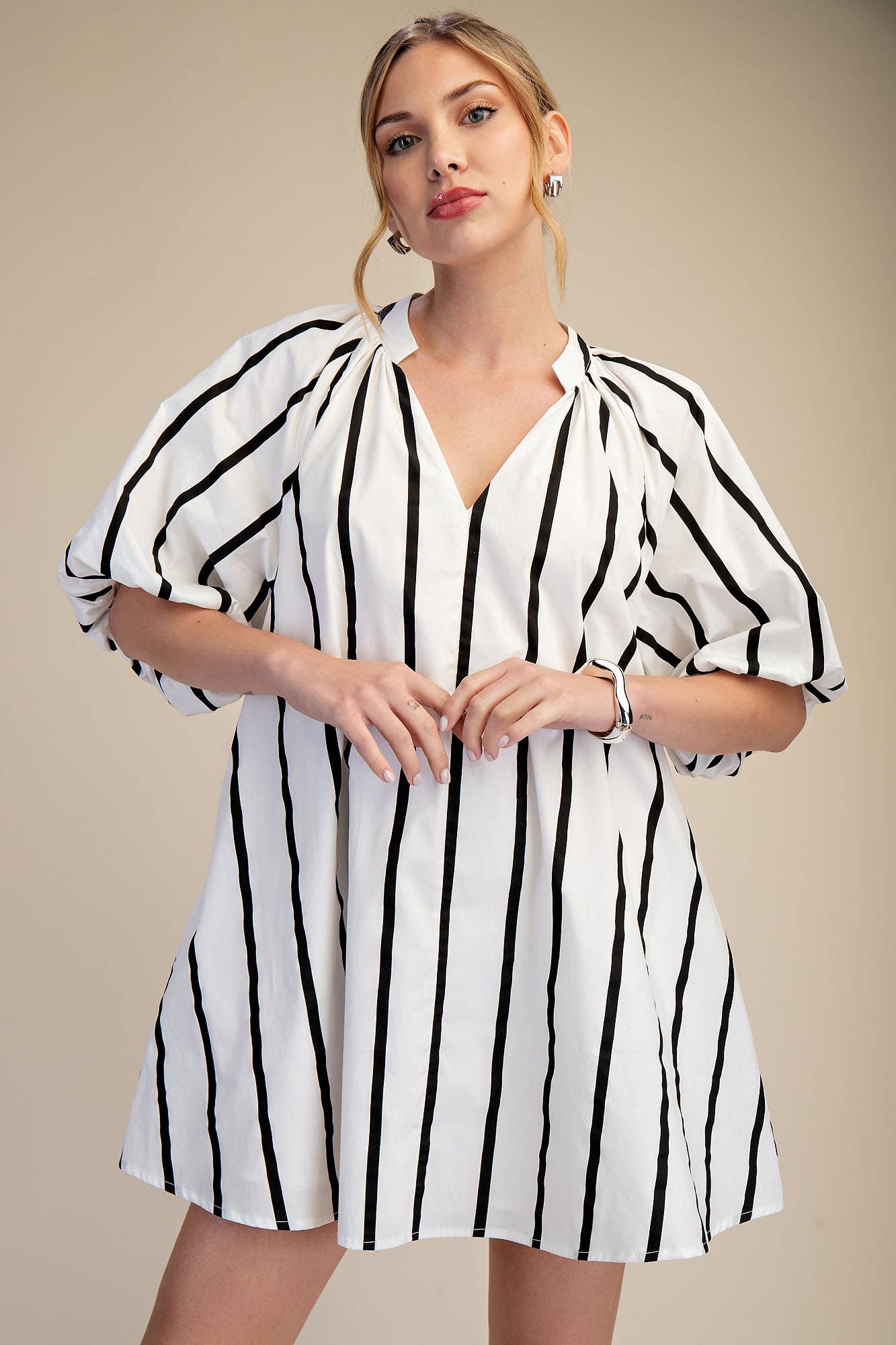 Puff-Sleeve Stripe Mini Shift Dress: Kelly Green / S