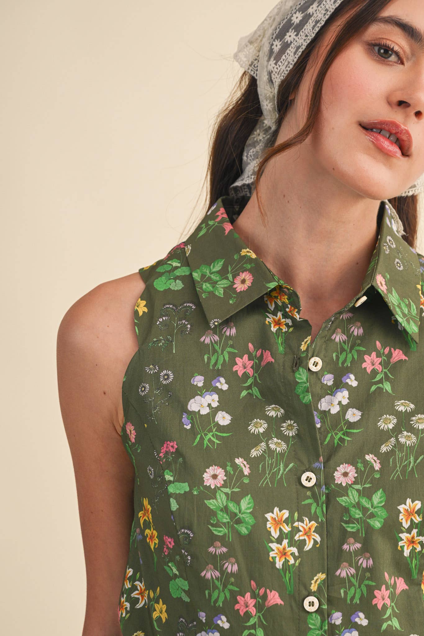 FLORAL PRINT SCALLOPED EDGE BUTTON DOWN ROMPER MP4898: OLIVE FLORAL / L