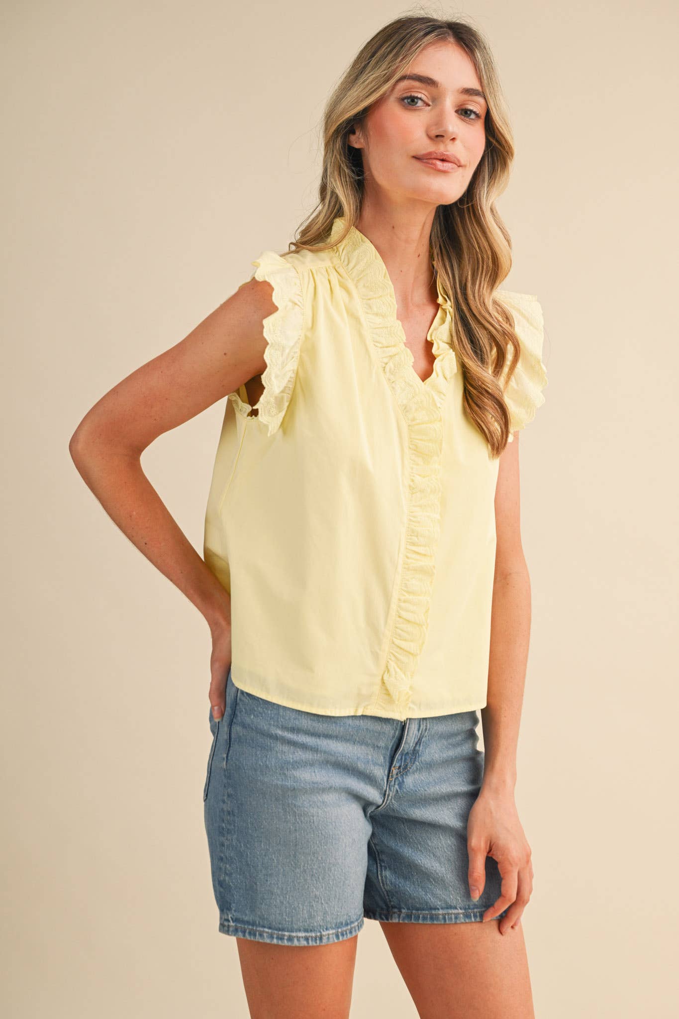 LACE TRIM RUFFLED BUTTON DOWN TOP MTP4764: LEMON DROP / S