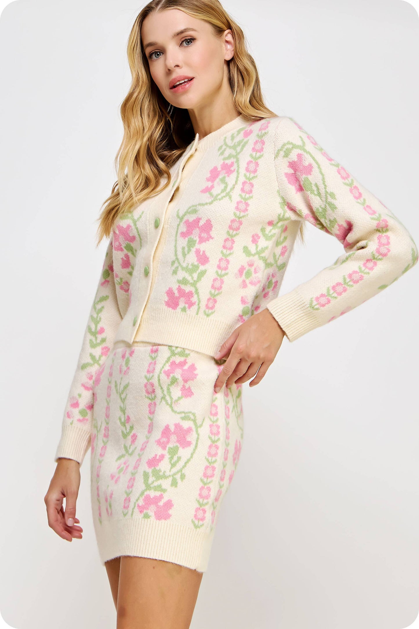 Floral Intarsia Sweater Cardigan: Cream / M