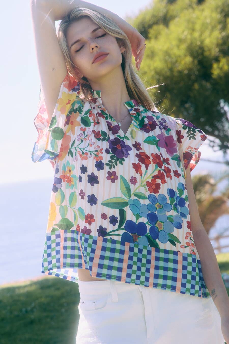 Floral Border Printed Flutter Sleeve Blouse: Peach Bloom / L