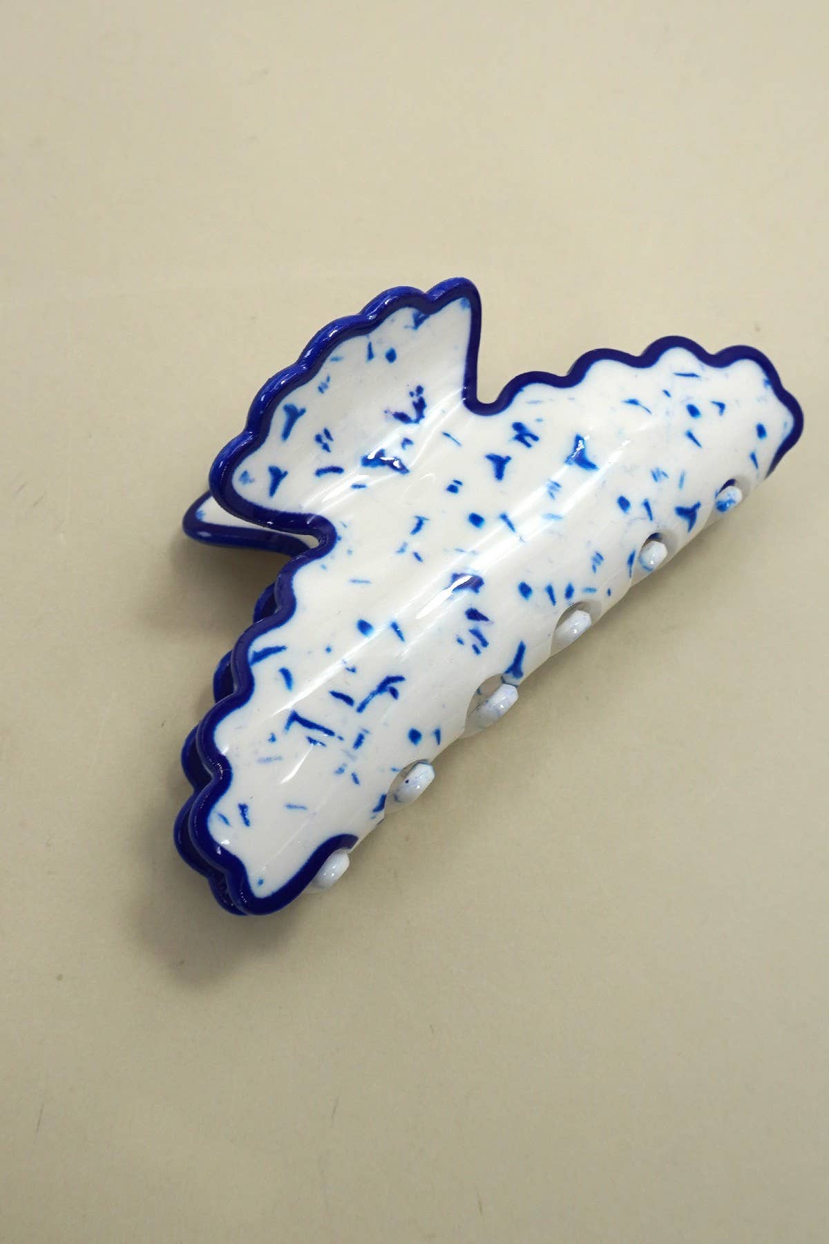 VINTAGE PORCELAIN STYLE HALF MOON HAIR CLAW CLIPS | 40H964: White