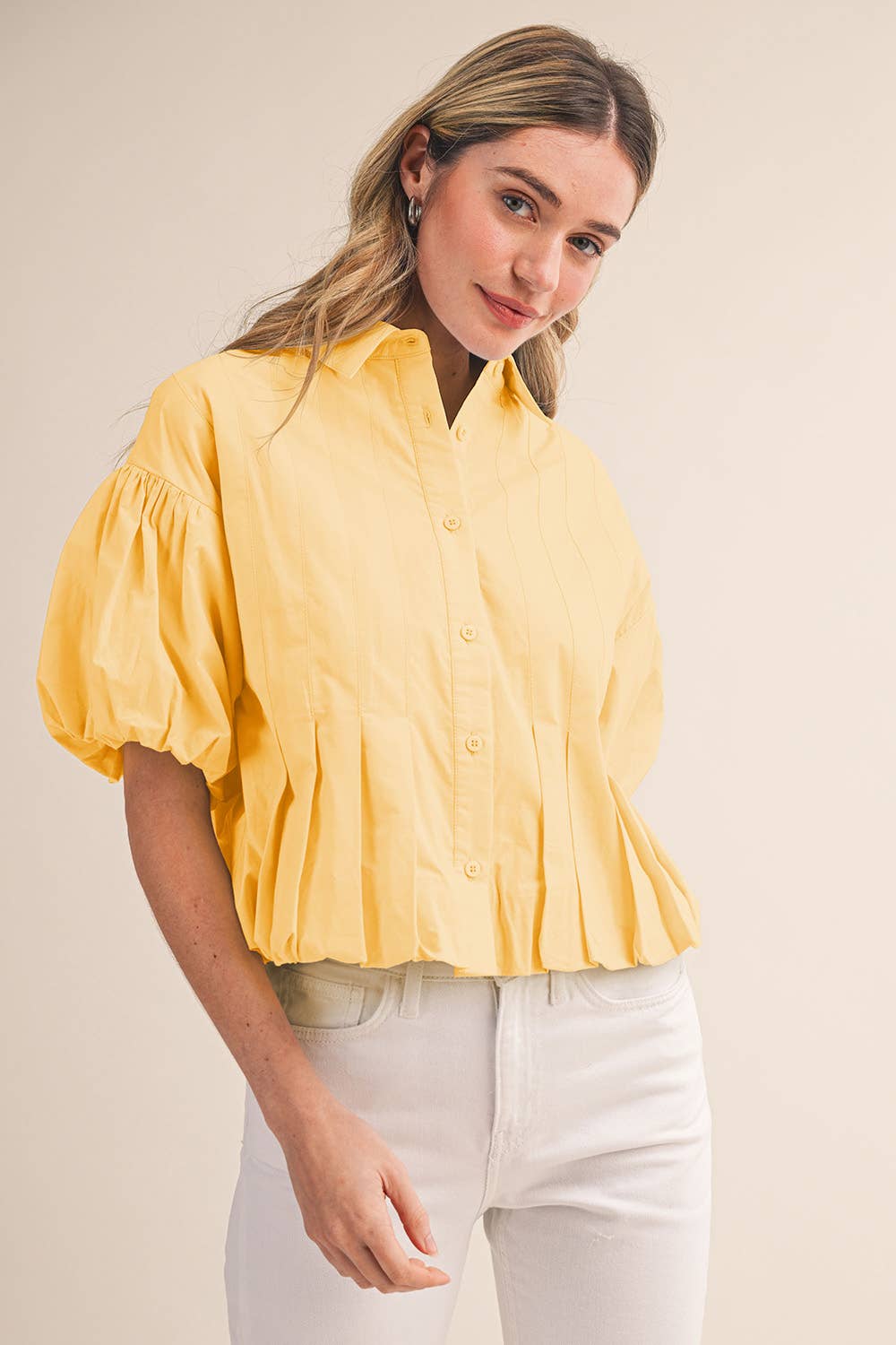 PLEATED BUBBLE HEM BUTTON DOWN TOP MTP4694: OFF WHITE / M