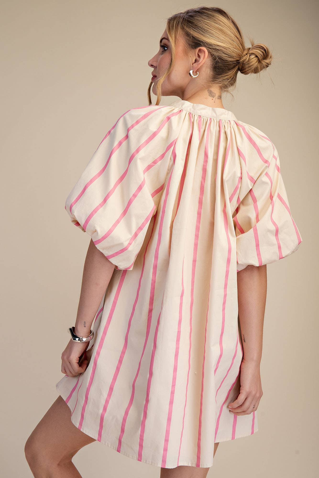Puff-Sleeve Stripe Mini Shift Dress: Kelly Green / S