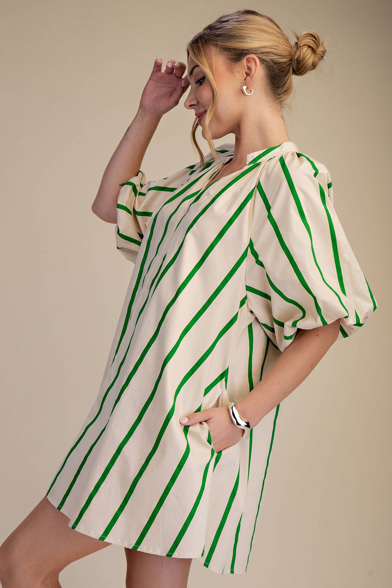 Puff-Sleeve Stripe Mini Shift Dress: Kelly Green / L
