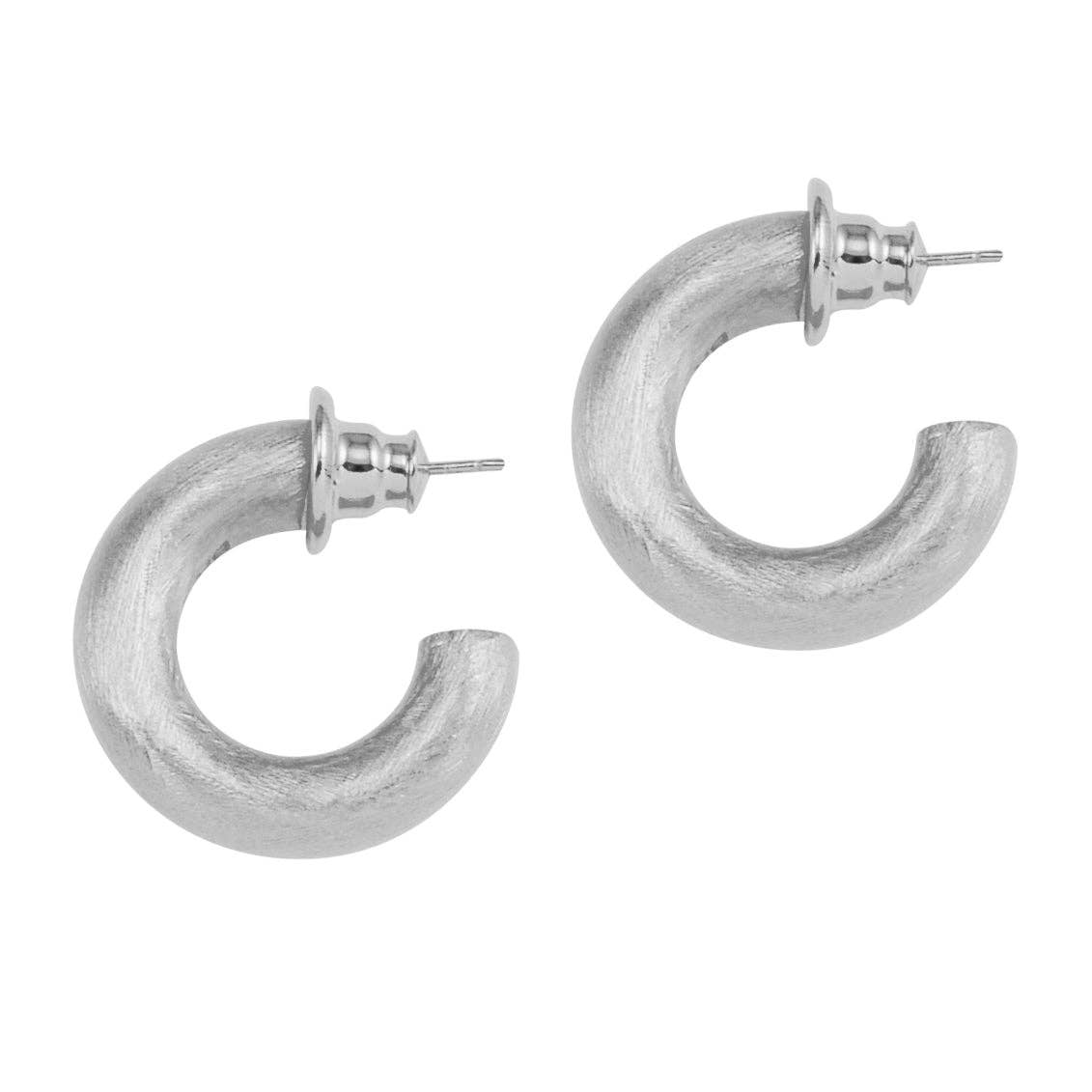 MONTPELLIER HOOP EARRINGS: Model Wearing Gold