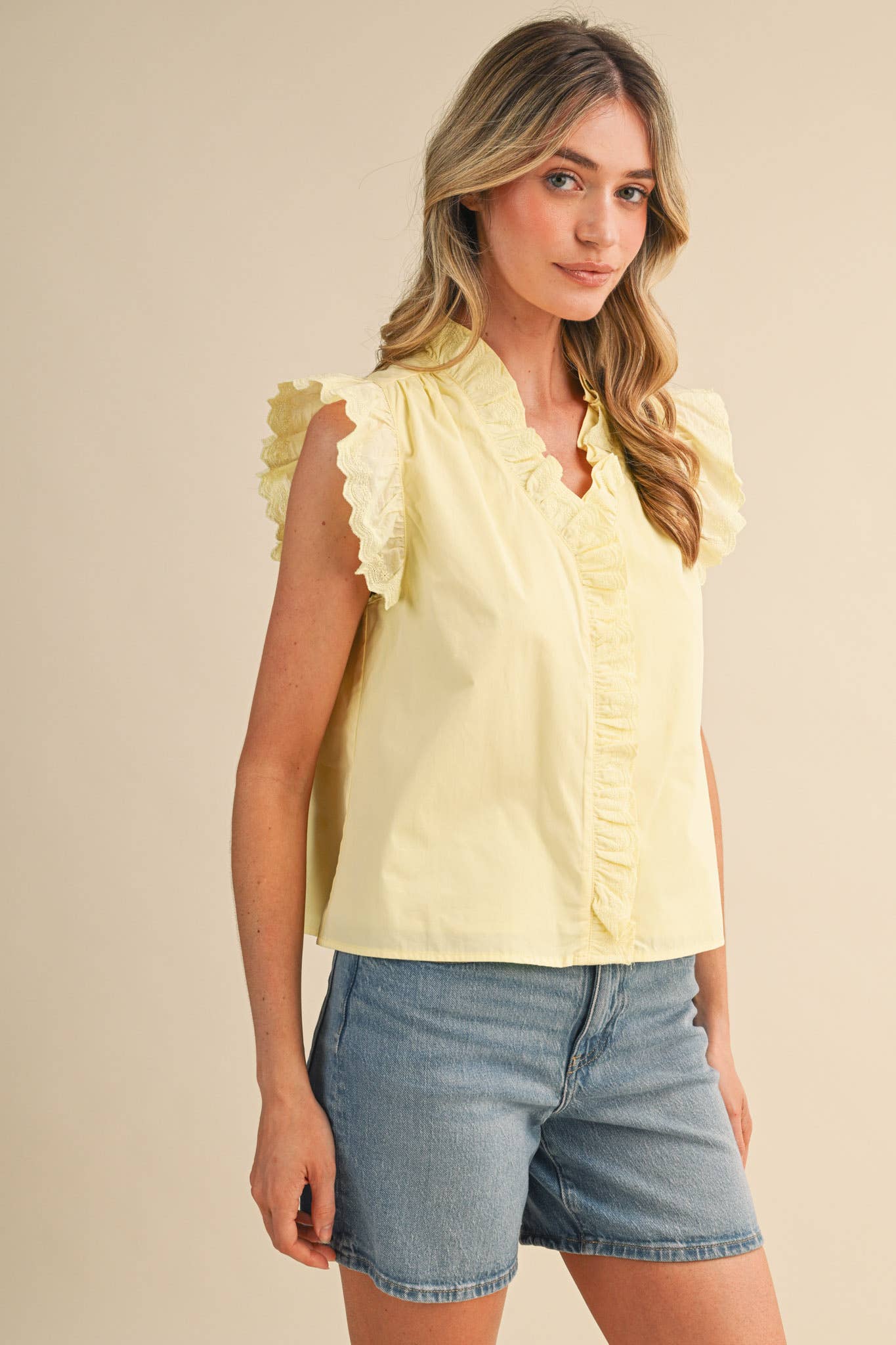 LACE TRIM RUFFLED BUTTON DOWN TOP MTP4764: LEMON DROP / M