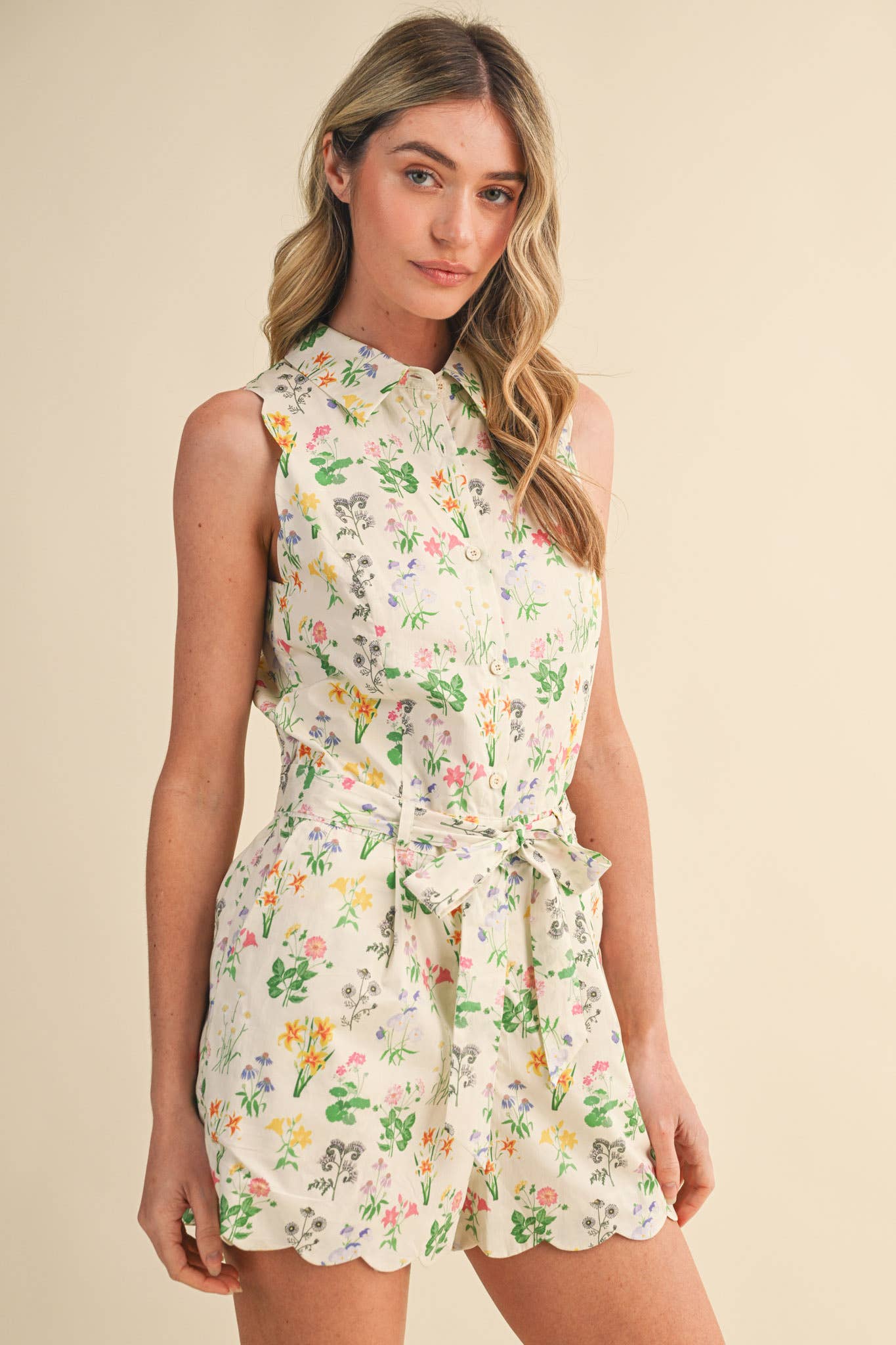 FLORAL PRINT SCALLOPED EDGE BUTTON DOWN ROMPER MP4898: OLIVE FLORAL / L