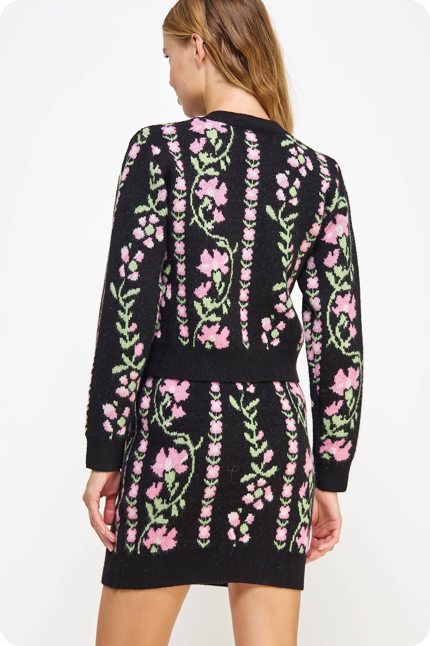 Floral Intarsia Sweater Cardigan: Cream / M