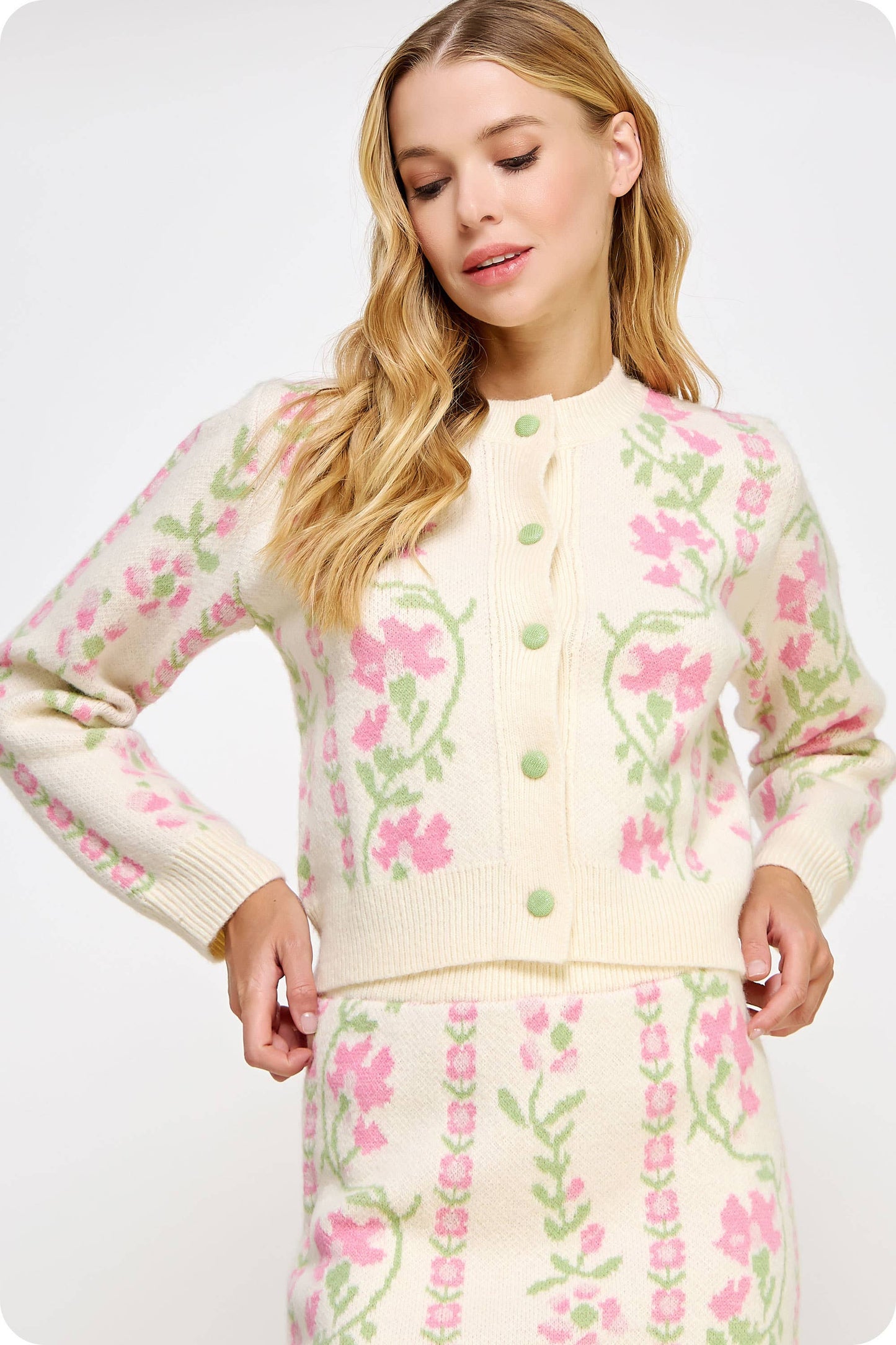 Floral Intarsia Sweater Cardigan: Cream / M