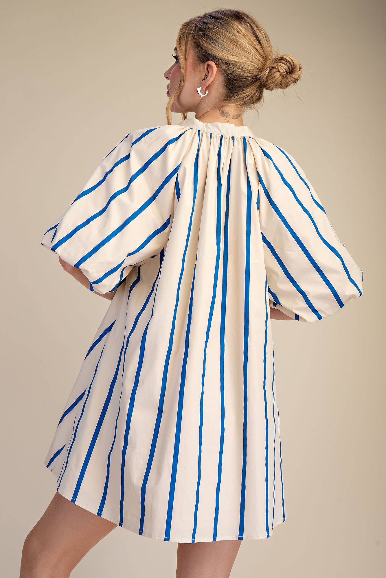 Puff-Sleeve Stripe Mini Shift Dress: Kelly Green / S