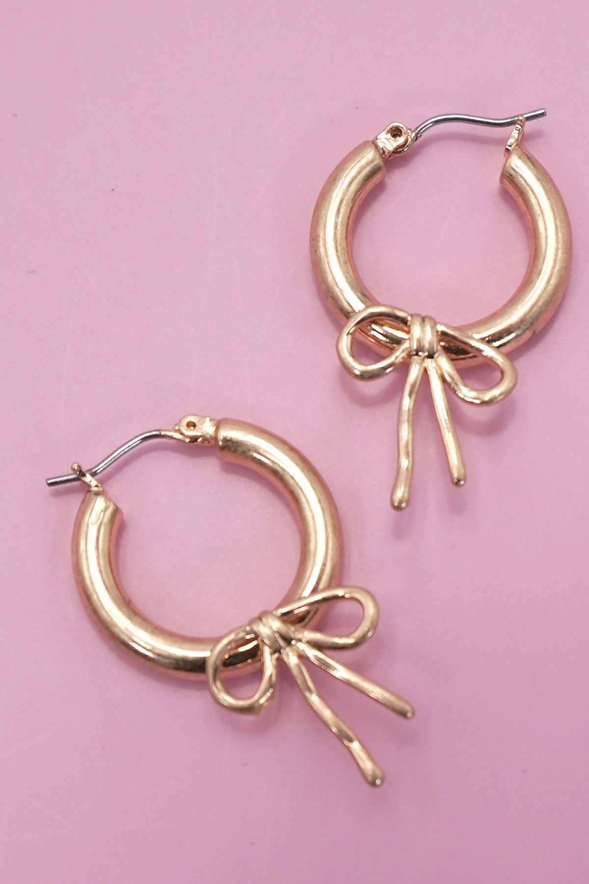 WORN GOLD BOW PUFFY HOOP EARRINGS | 80E06289: Gold