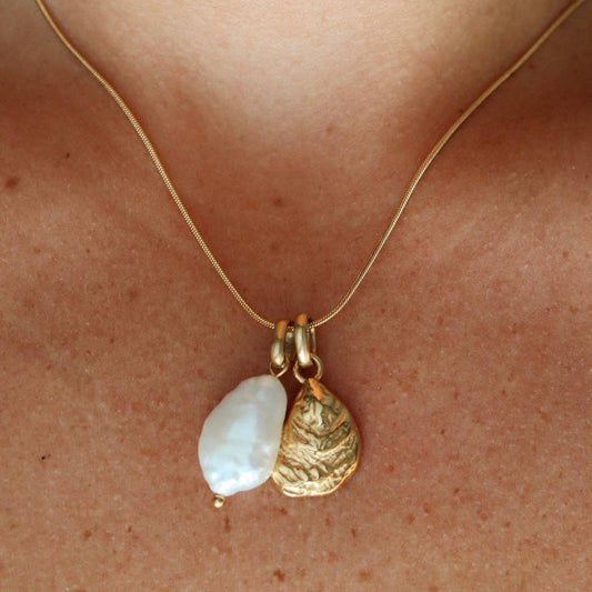 Tini’ Time Removable Charm Necklace: Oyster & Pearl