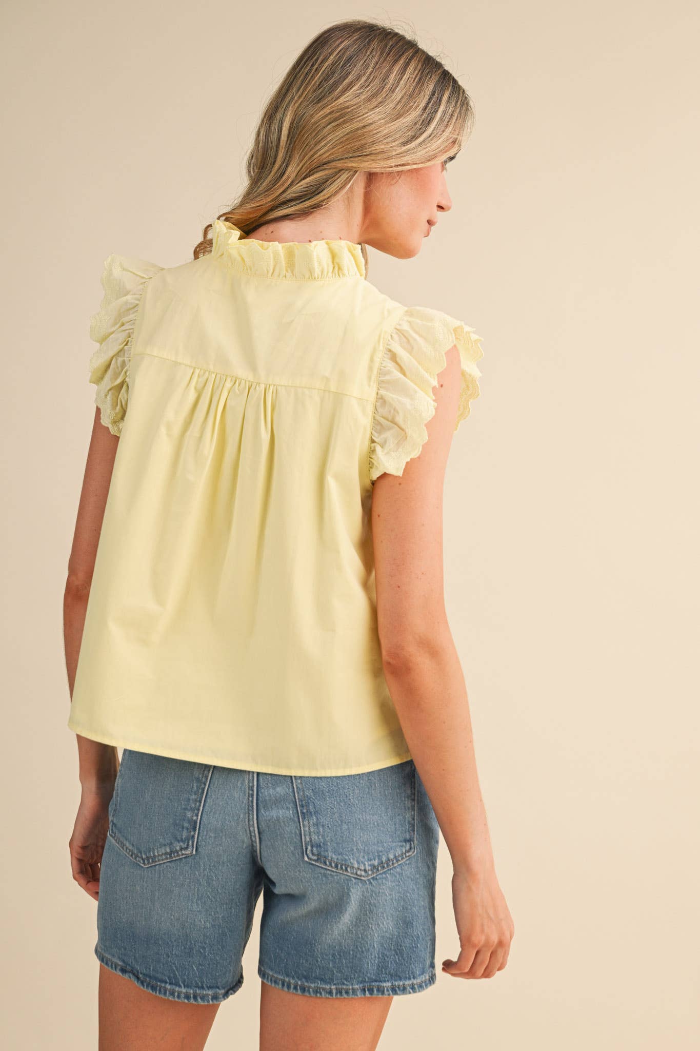 LACE TRIM RUFFLED BUTTON DOWN TOP MTP4764: LEMON DROP / M