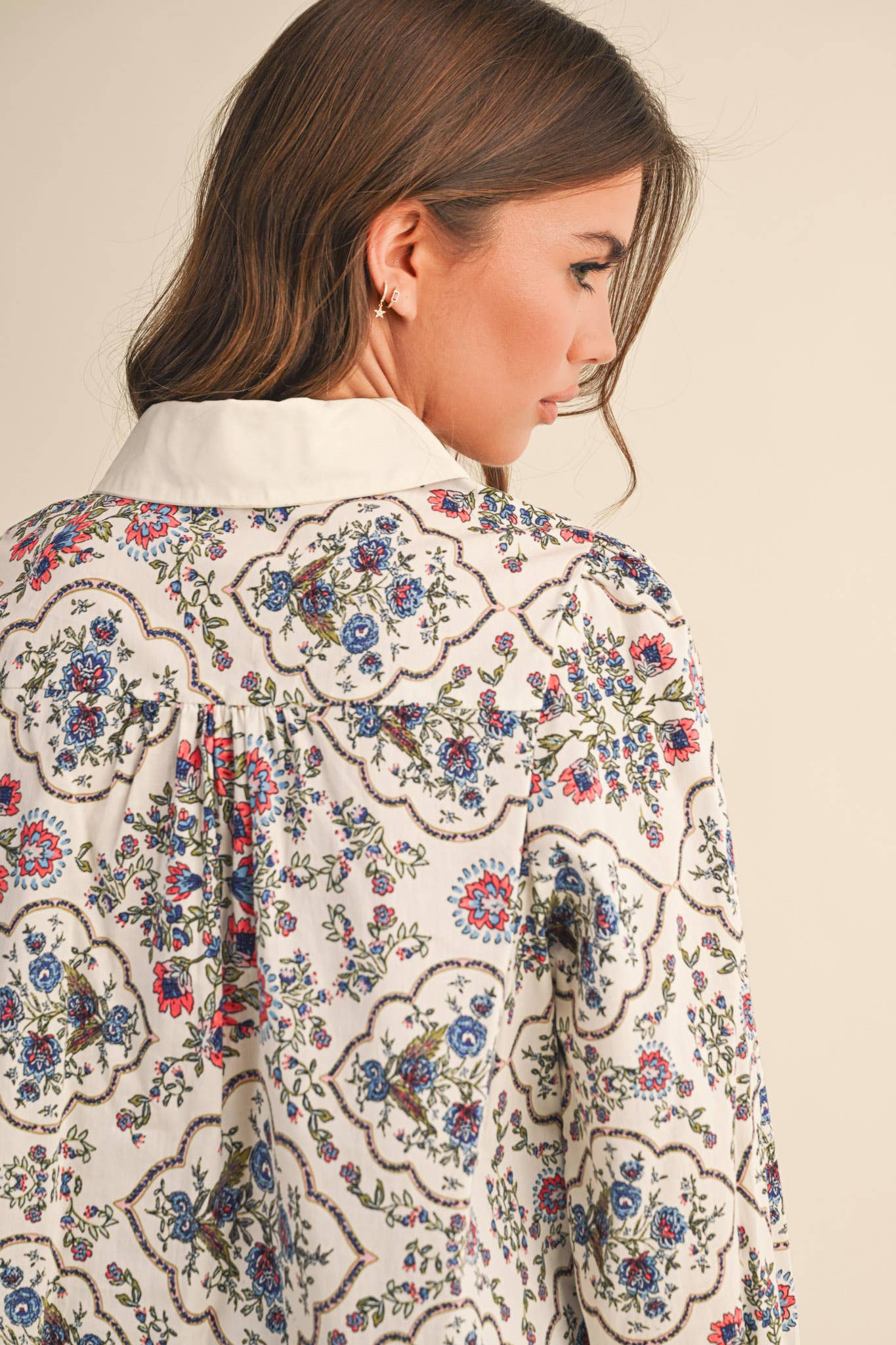 EXCLUSIVE FLORAL BORDER PRINT BUTTON UP TOP MTP4126: Ivory Multi / L