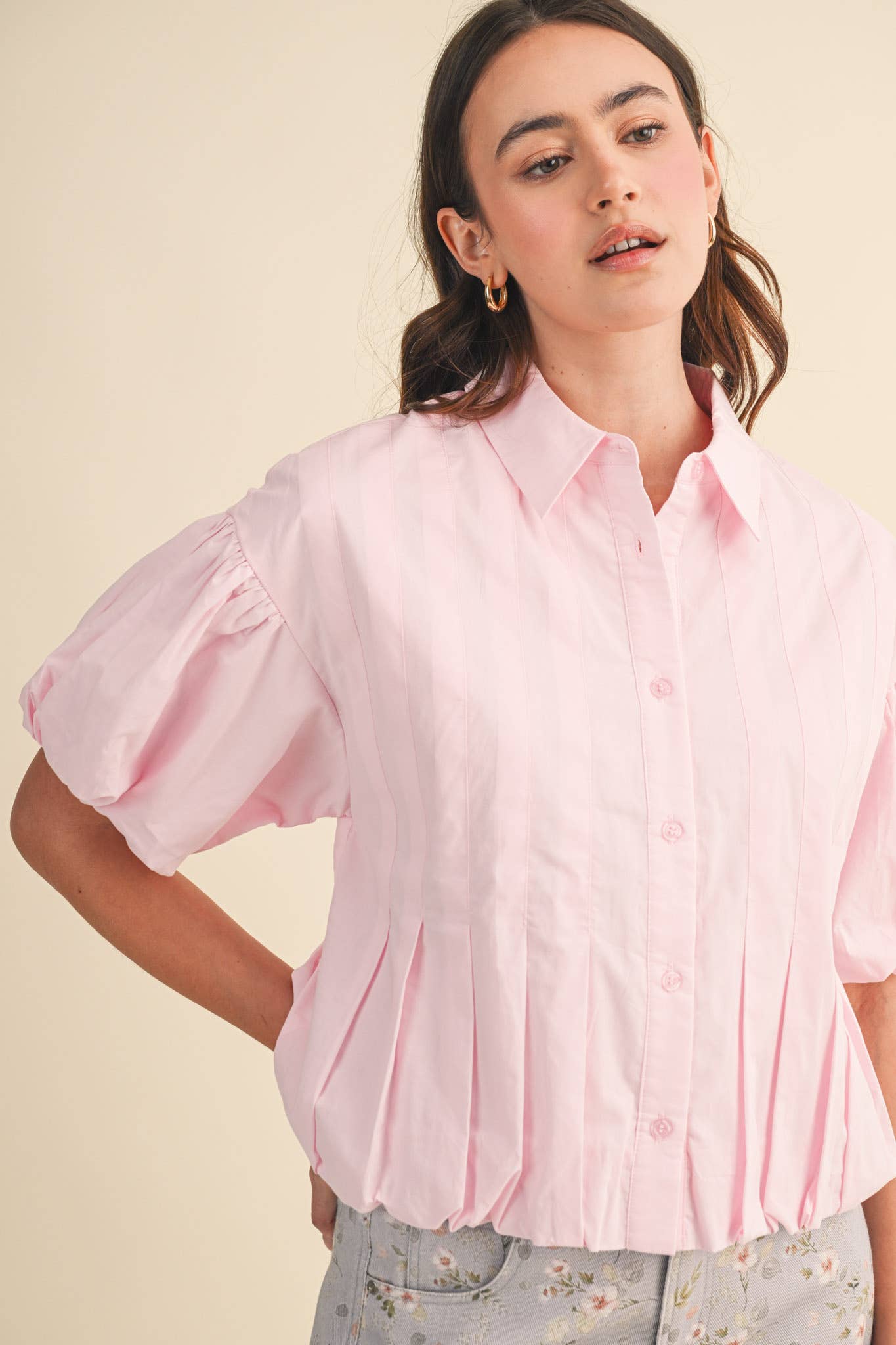 PLEATED BUBBLE HEM BUTTON DOWN TOP MTP4694: SKY BLUE / M