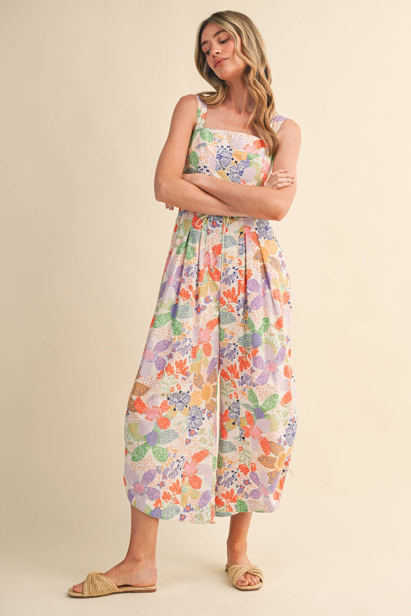 EXCLUSIVE FLORAL PLEATED CROPPED WIDE LEG JUMPSUIT MP4967: CORAL MULTI / S