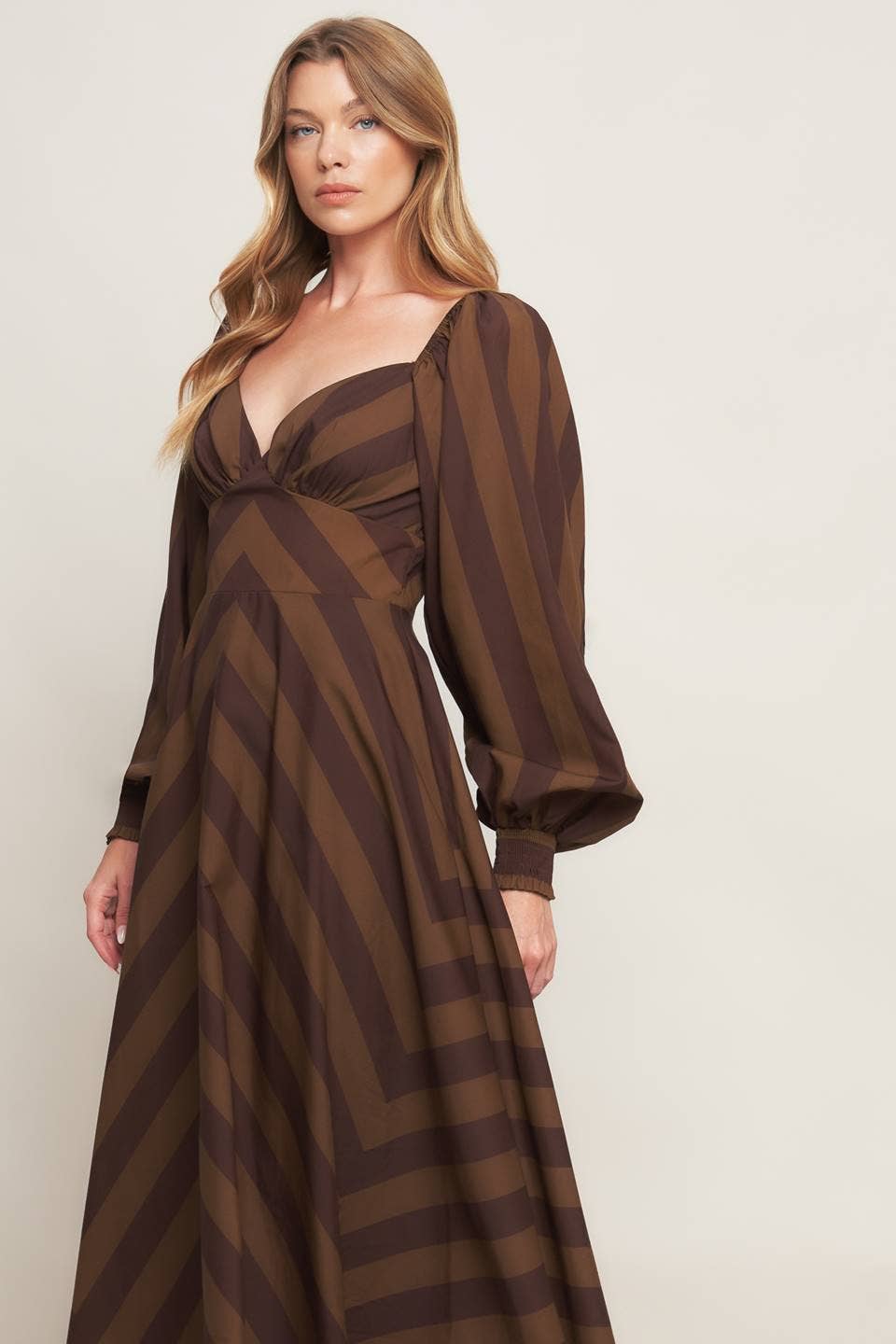 A printed woven midi dress - ID23114: Brown / Contemporary / M