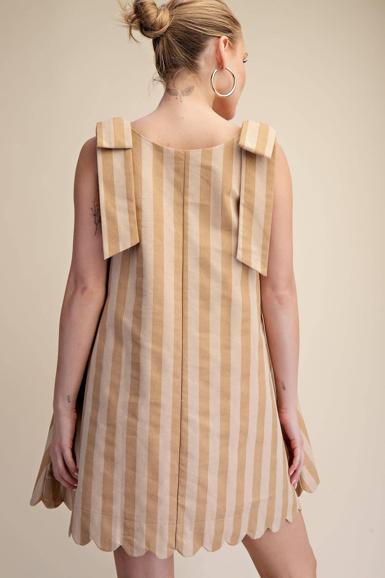 Scoop Neck Bow Shoulder Scallop Mini Dress: Taupe / S